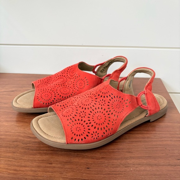 Clarks Women’s Reyna Swirl Orange Suede Sandals Shoes Perforated Comfort 8.5 M - Picture 2 of 9